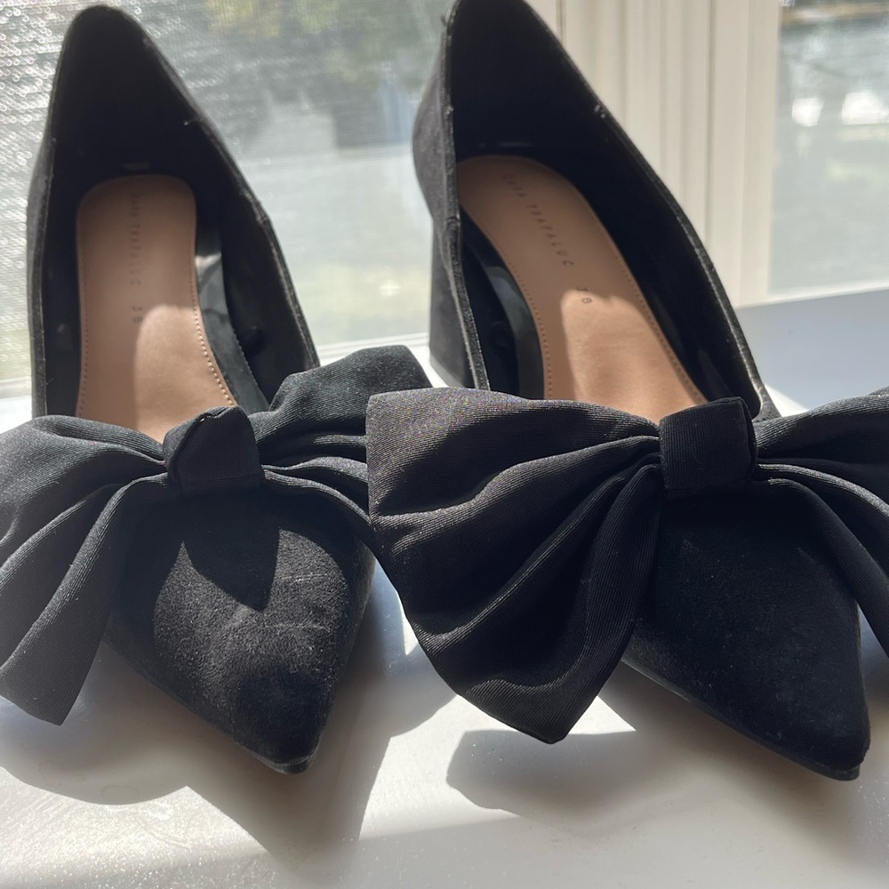 Black heels with a beautiful bow✨